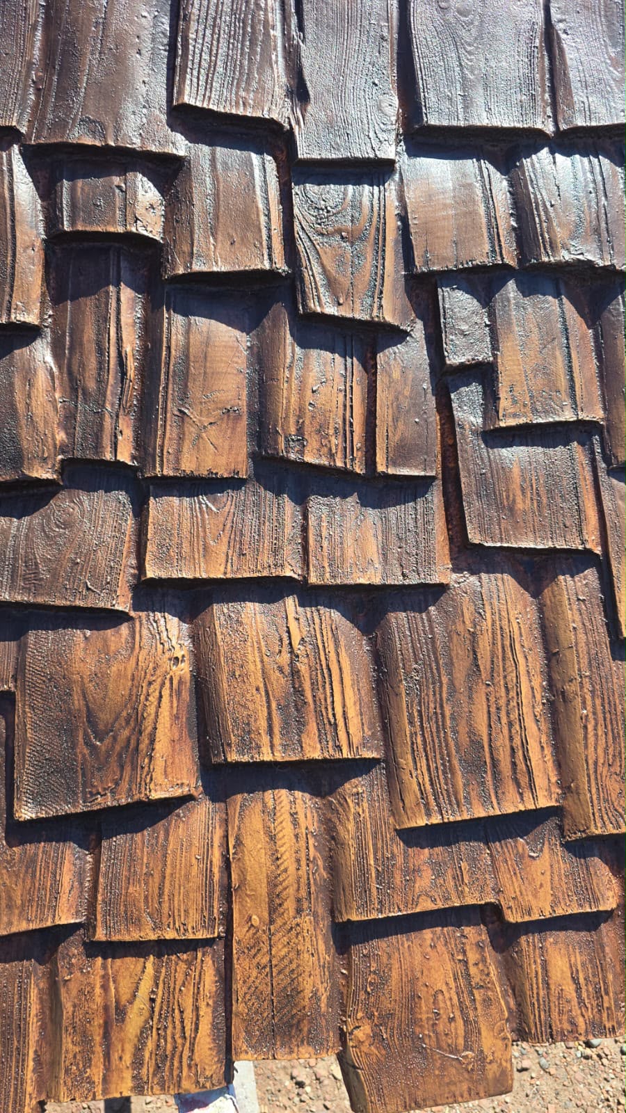 Dunkle Holzschindeloptik